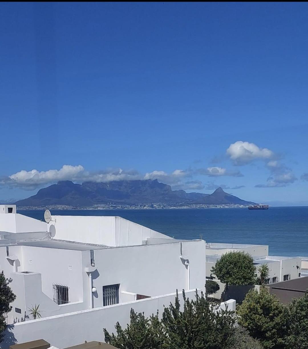 Shalom Beach House Bloubergstrand Exterior photo